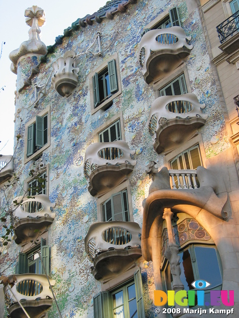 21220 Casa Batllo